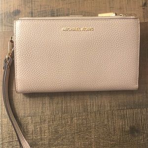 Michael Kors Wristlet nude